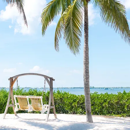Parrot Key Hotel & Villas-3